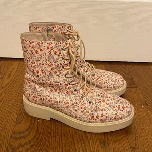 SCHUTZ McKenzie Lace Up Floral Print Boho Army Combat Boots Size 7 Women